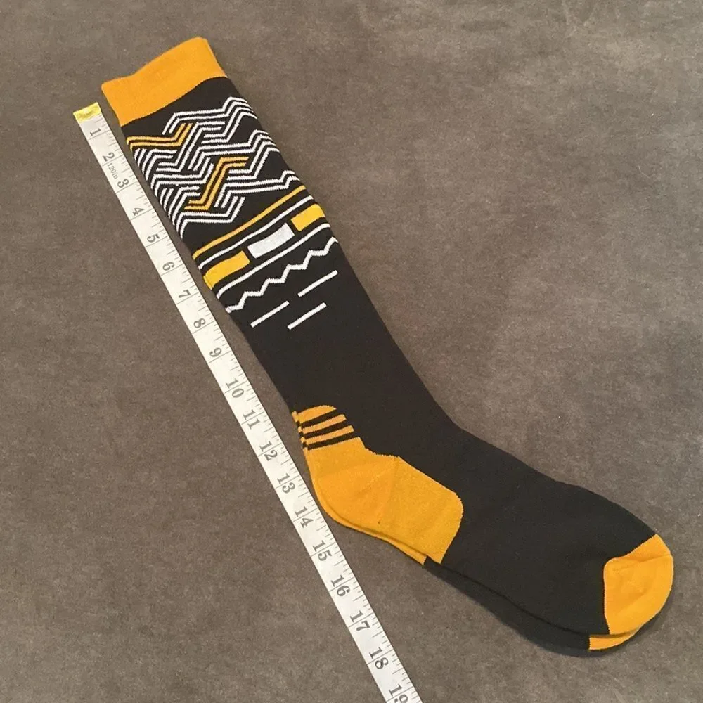 Ski Socks 2 Pairs Women’s or Men’s Size M NWT